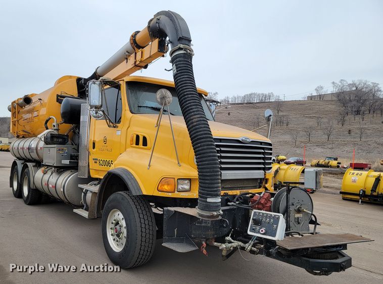 image for item LV9423 2008 Sterling LT9500  vacuum truck
