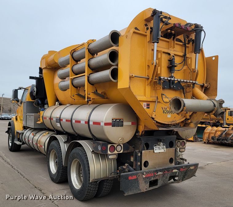 image for item LV9423 2008 Sterling LT9500  vacuum truck
