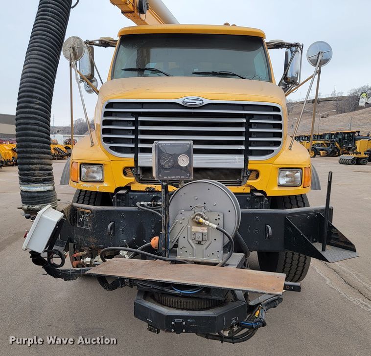 image for item LV9423 2008 Sterling LT9500  vacuum truck