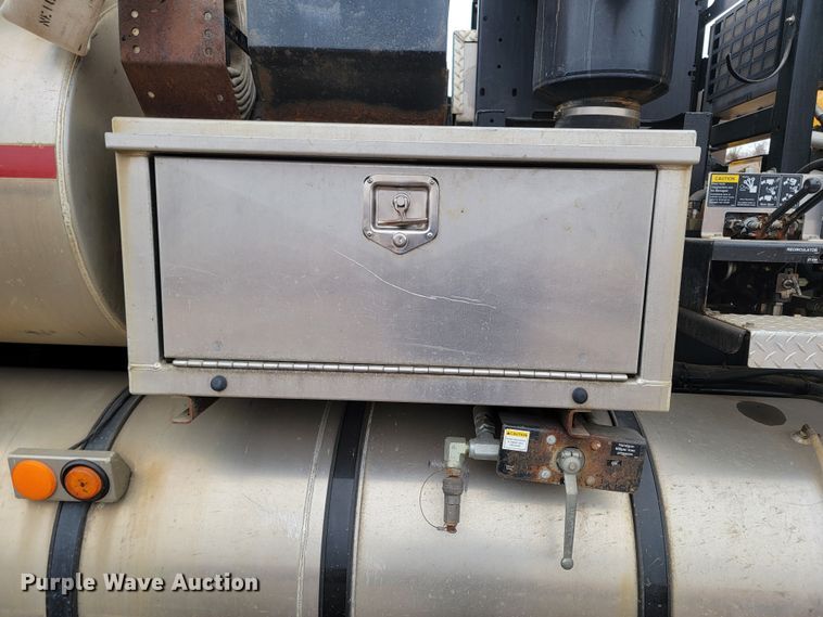 image for item LV9423 2008 Sterling LT9500  vacuum truck