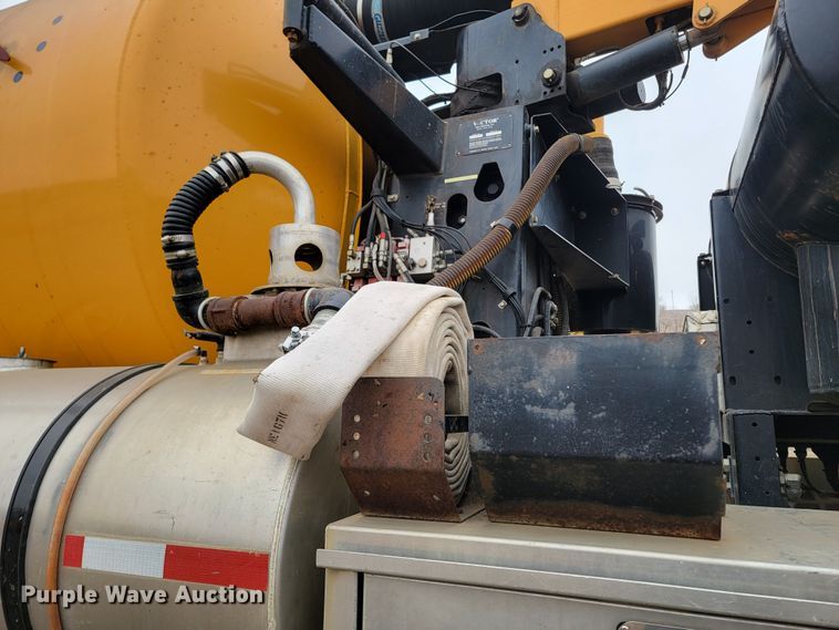 image for item LV9423 2008 Sterling LT9500  vacuum truck