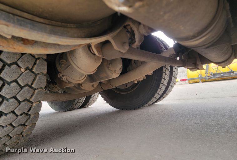 image for item LV9423 2008 Sterling LT9500  vacuum truck