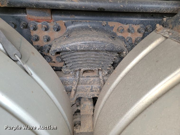 image for item LV9423 2008 Sterling LT9500  vacuum truck