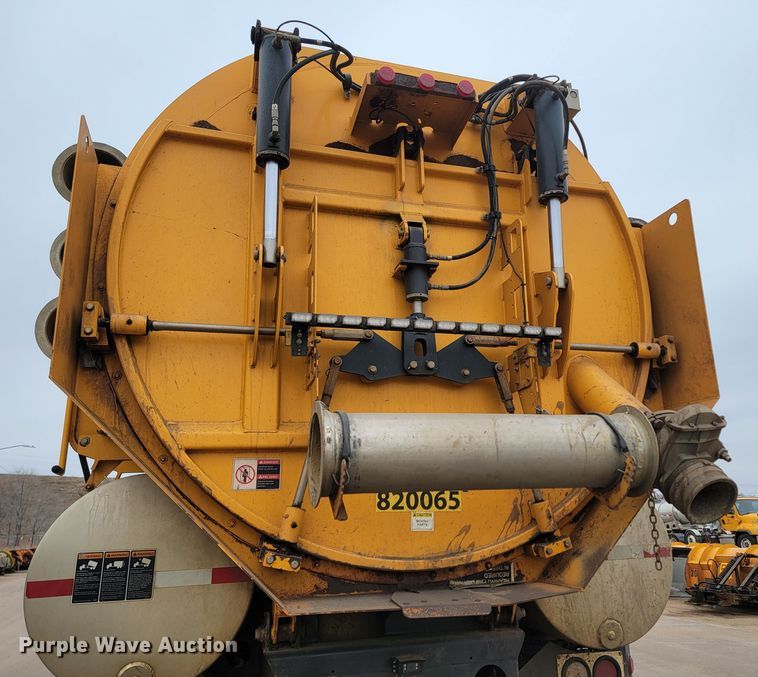 image for item LV9423 2008 Sterling LT9500  vacuum truck