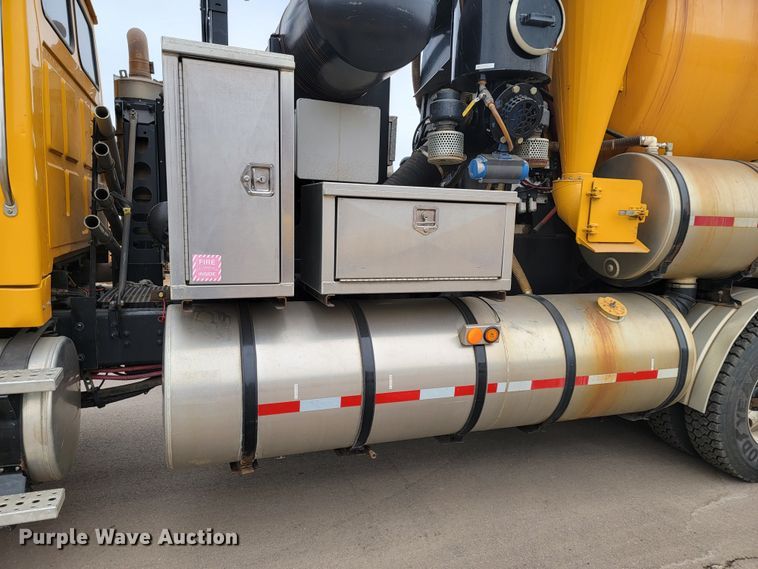 image for item LV9423 2008 Sterling LT9500  vacuum truck