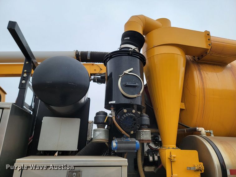 image for item LV9423 2008 Sterling LT9500  vacuum truck