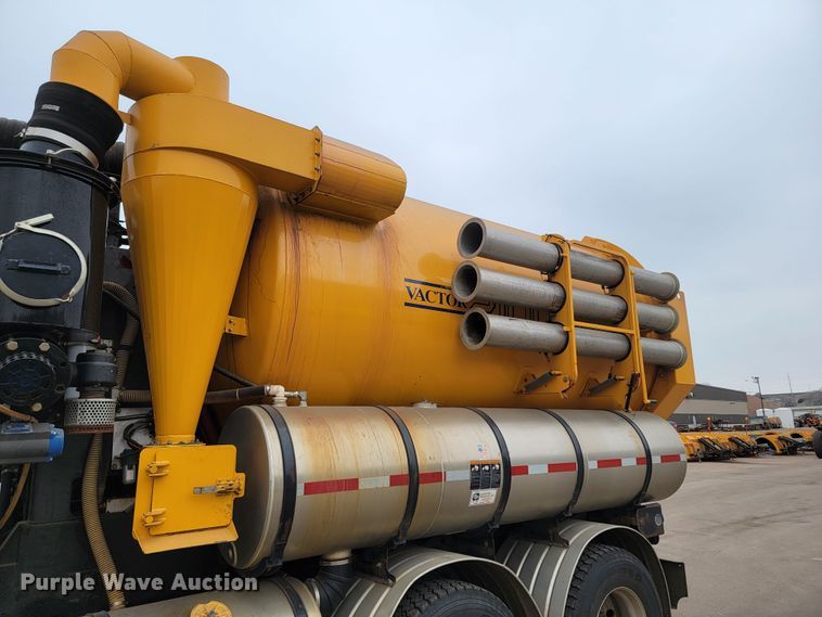 image for item LV9423 2008 Sterling LT9500  vacuum truck