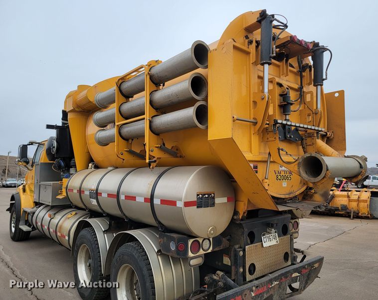 image for item LV9423 2008 Sterling LT9500  vacuum truck