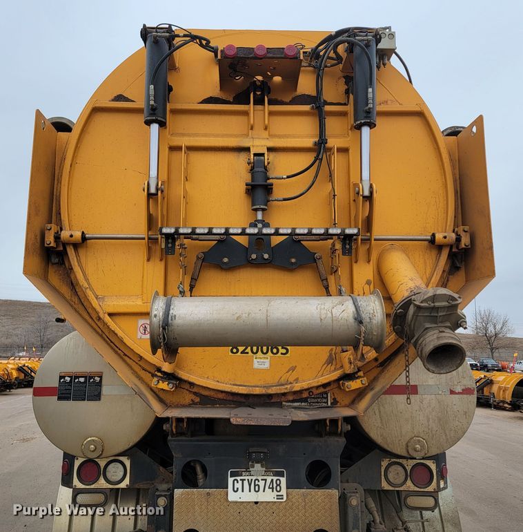 image for item LV9423 2008 Sterling LT9500  vacuum truck