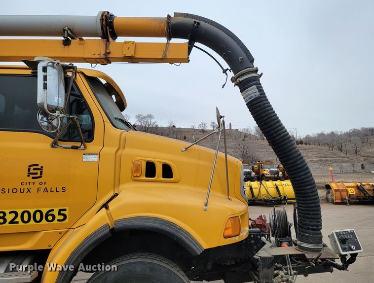 image for item LV9423 2008 Sterling LT9500  vacuum truck