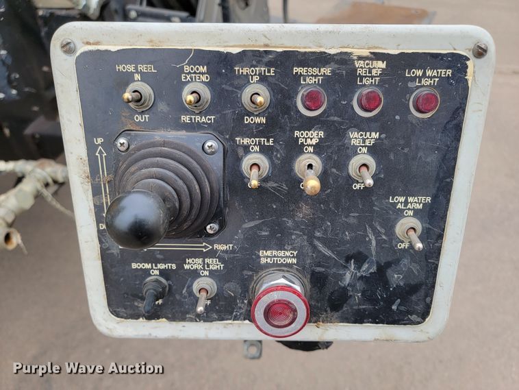 image for item LV9423 2008 Sterling LT9500  vacuum truck