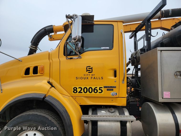 image for item LV9423 2008 Sterling LT9500  vacuum truck