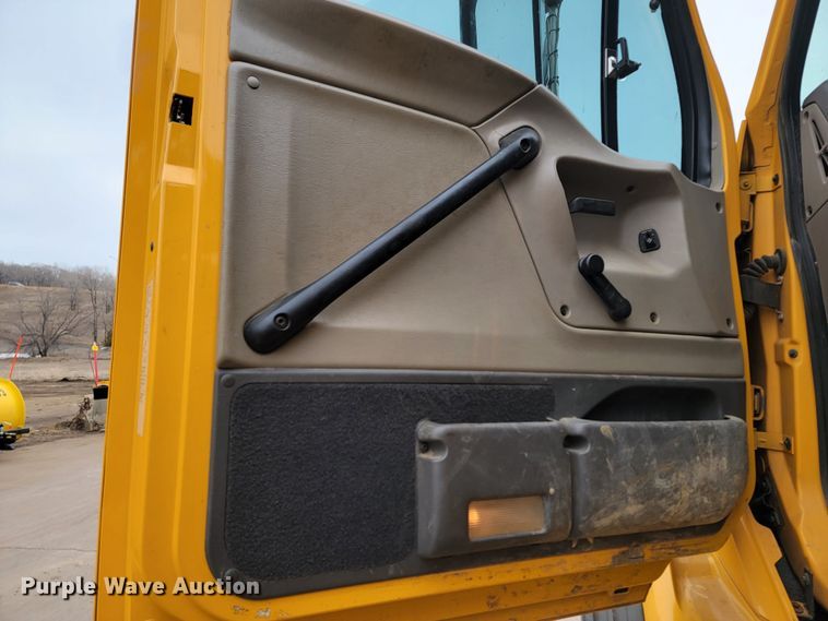 image for item LV9423 2008 Sterling LT9500  vacuum truck