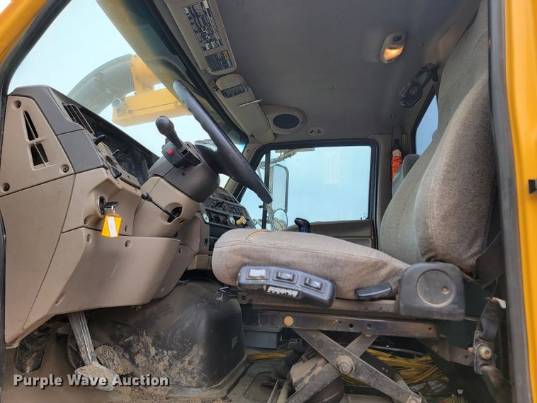 image for item LV9423 2008 Sterling LT9500  vacuum truck