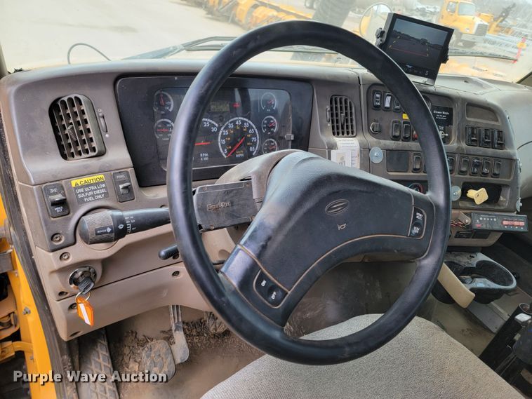 image for item LV9423 2008 Sterling LT9500  vacuum truck