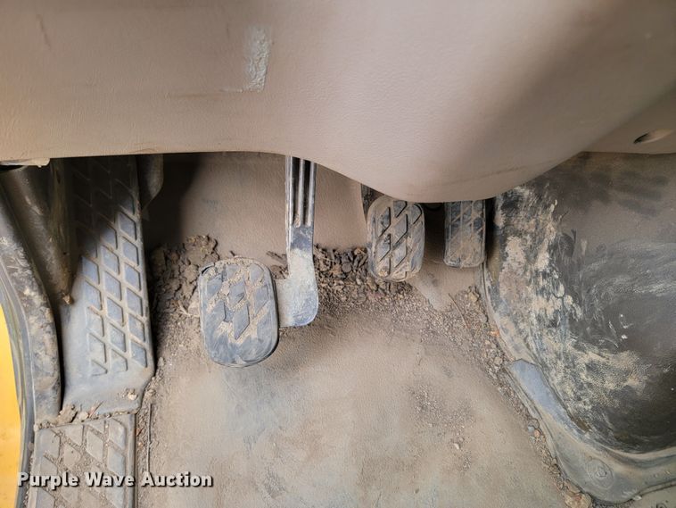 image for item LV9423 2008 Sterling LT9500  vacuum truck