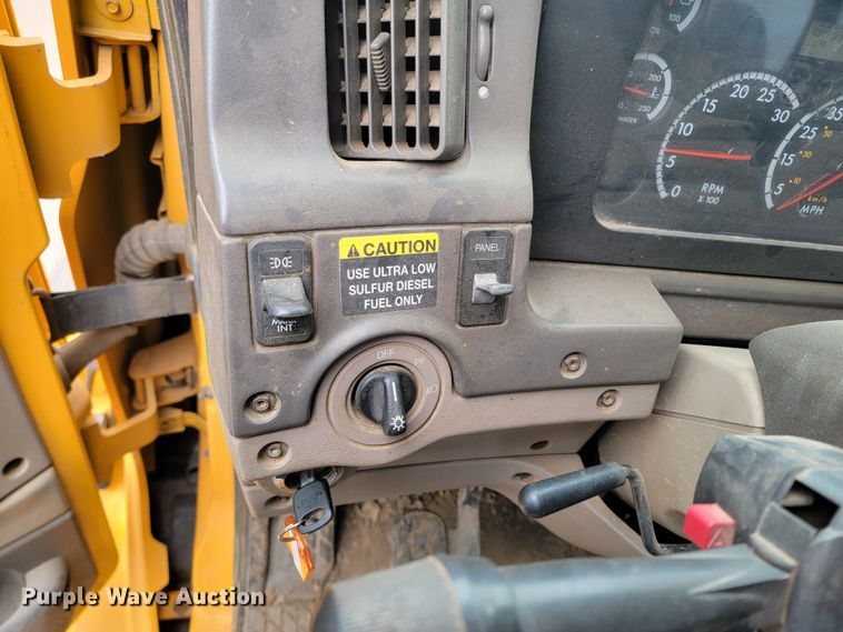 image for item LV9423 2008 Sterling LT9500  vacuum truck