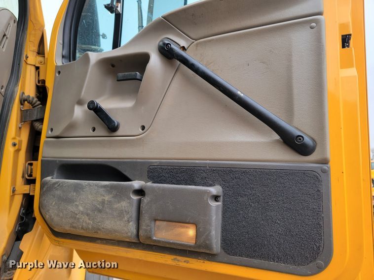 image for item LV9423 2008 Sterling LT9500  vacuum truck