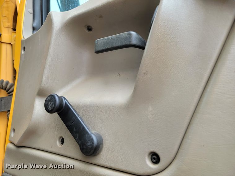 image for item LV9423 2008 Sterling LT9500  vacuum truck