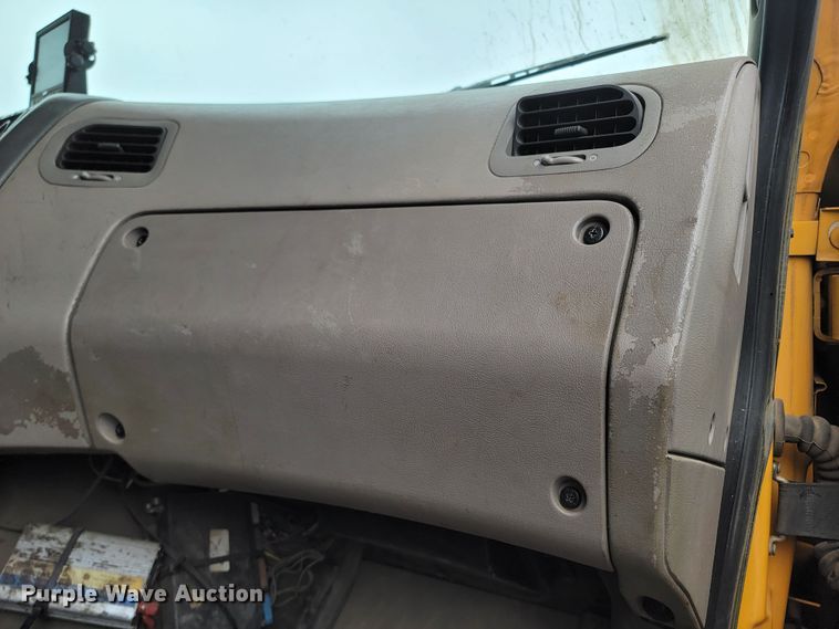 image for item LV9423 2008 Sterling LT9500  vacuum truck