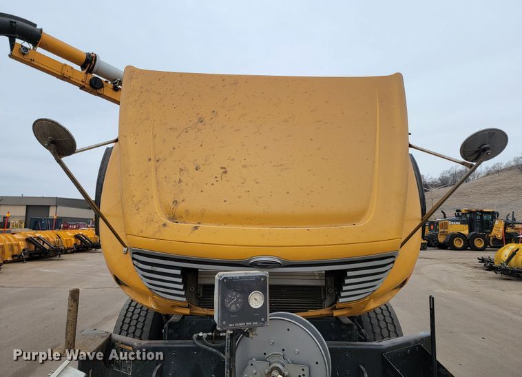 image for item LV9423 2008 Sterling LT9500  vacuum truck