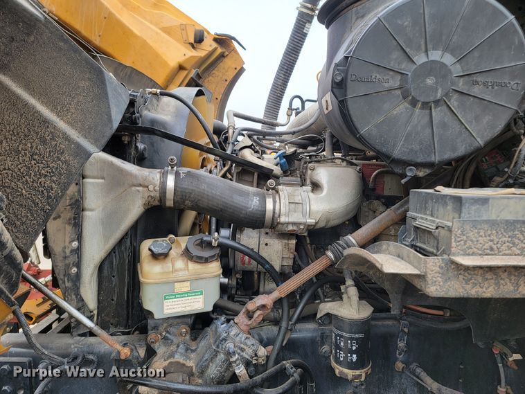 image for item LV9423 2008 Sterling LT9500  vacuum truck