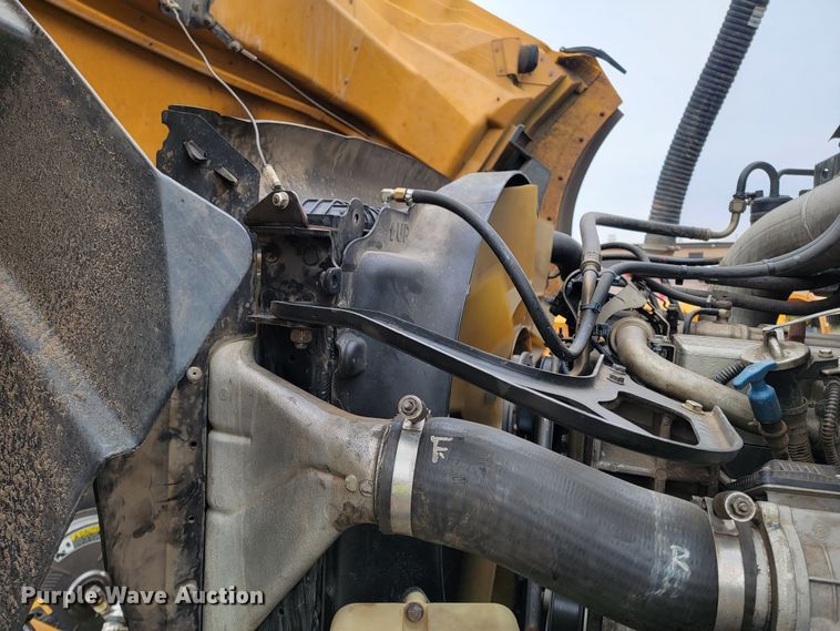 image for item LV9423 2008 Sterling LT9500  vacuum truck