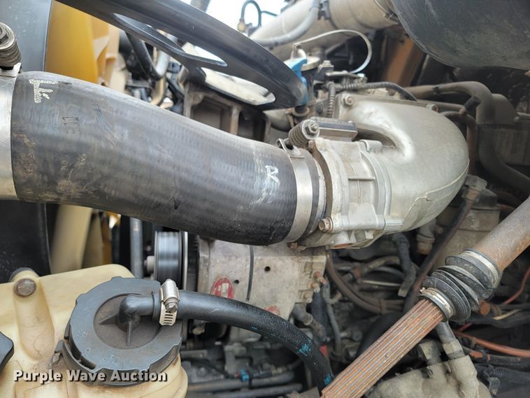 image for item LV9423 2008 Sterling LT9500  vacuum truck