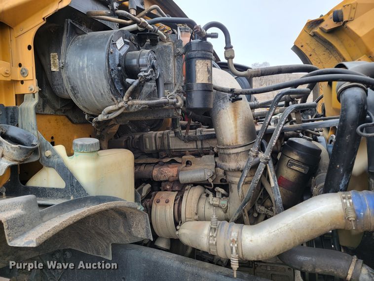 image for item LV9423 2008 Sterling LT9500  vacuum truck