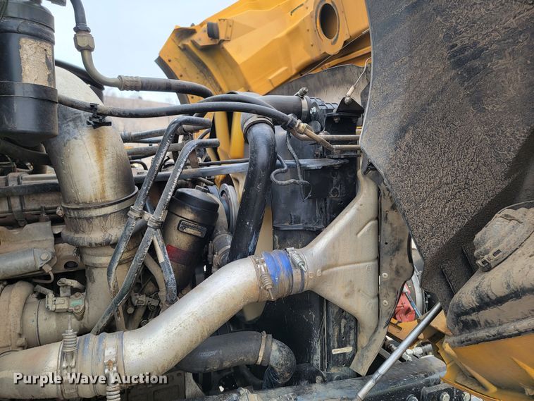 image for item LV9423 2008 Sterling LT9500  vacuum truck