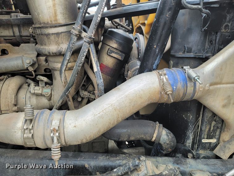 image for item LV9423 2008 Sterling LT9500  vacuum truck