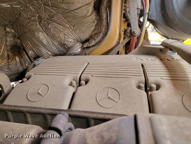 image for item LV9423 2008 Sterling LT9500  vacuum truck