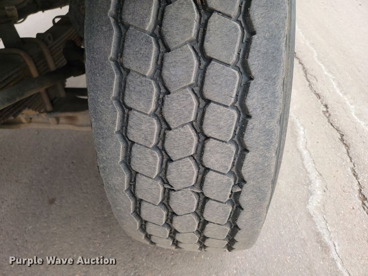 image for item LV9423 2008 Sterling LT9500  vacuum truck