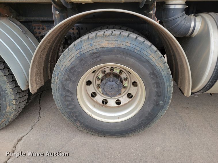 image for item LV9423 2008 Sterling LT9500  vacuum truck