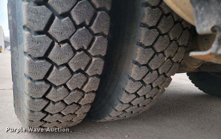 image for item LV9423 2008 Sterling LT9500  vacuum truck