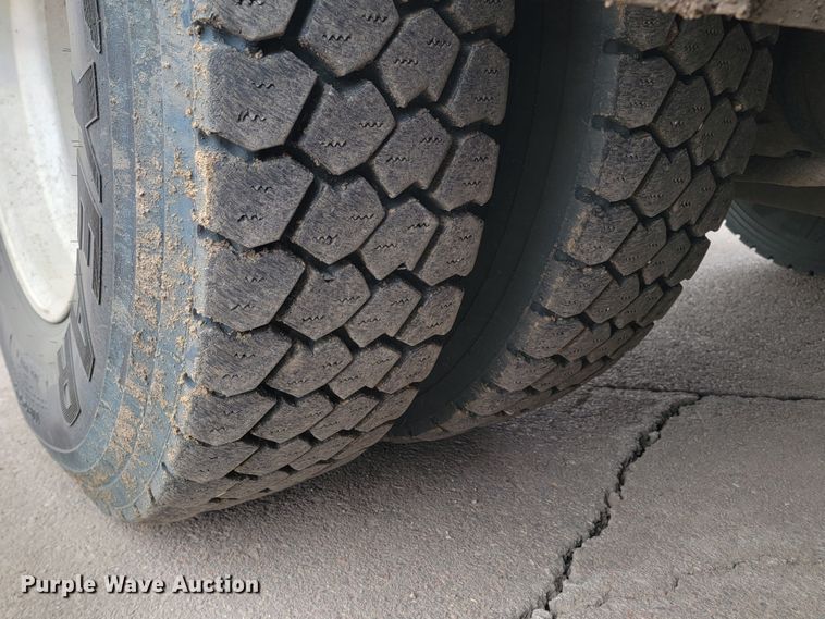 image for item LV9423 2008 Sterling LT9500  vacuum truck