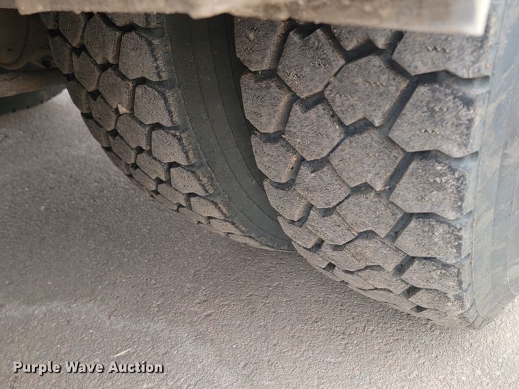 image for item LV9423 2008 Sterling LT9500  vacuum truck