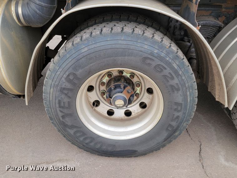 image for item LV9423 2008 Sterling LT9500  vacuum truck