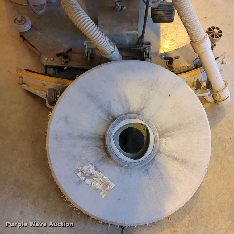 image for item LV9427 Advance BA 5321D  floor scrubber