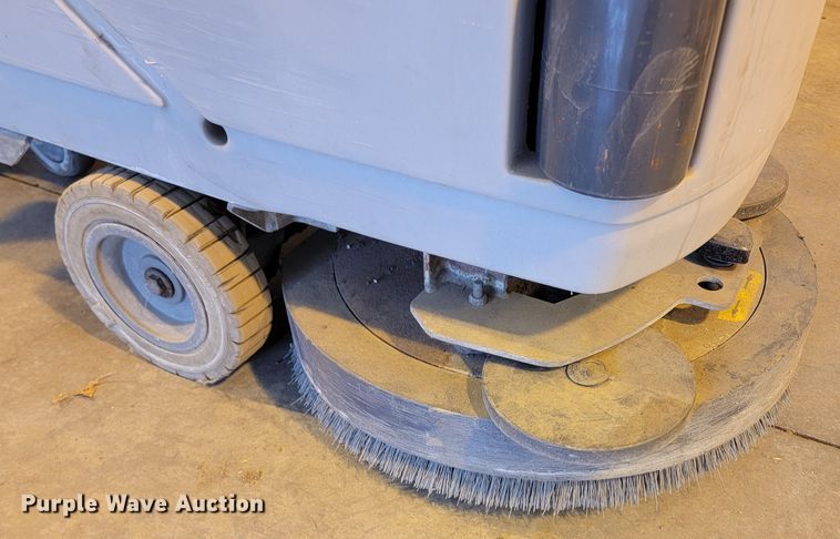 image for item LV9427 Advance BA 5321D  floor scrubber