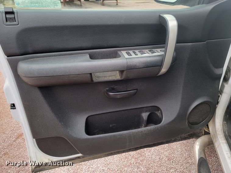 image for item LV9439 2009 Chevrolet Silverado 1500  Crew Cab pickup truck