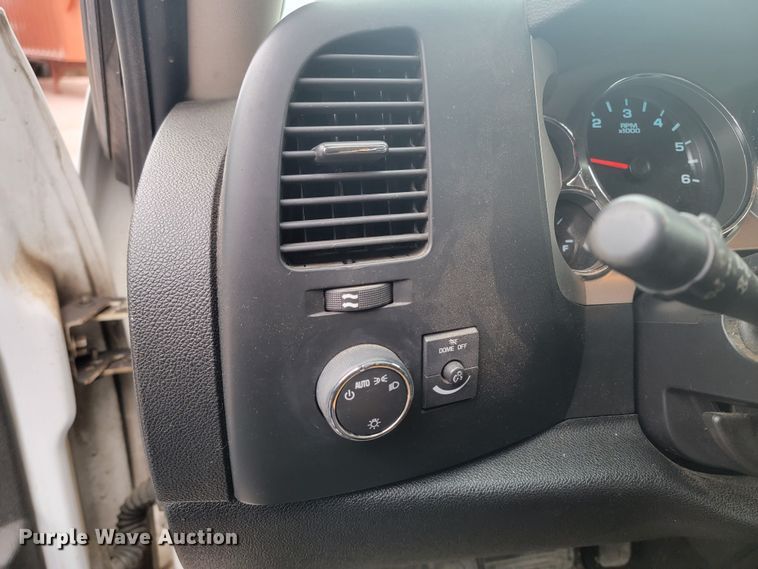 image for item LV9439 2009 Chevrolet Silverado 1500  Crew Cab pickup truck