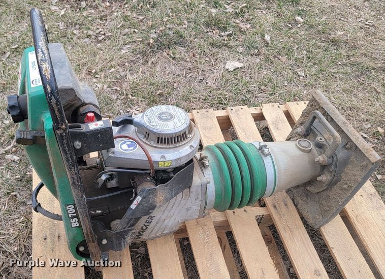 image for item LV9446 Wacker BS700  plate compactor