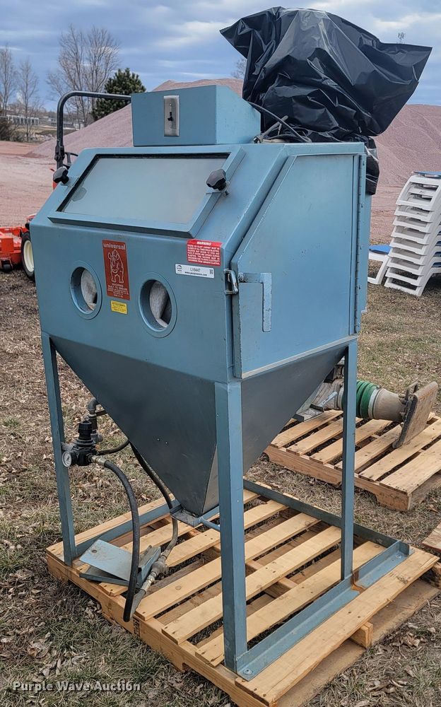 image for item LV9447 Universal  sandblasting cabinet
