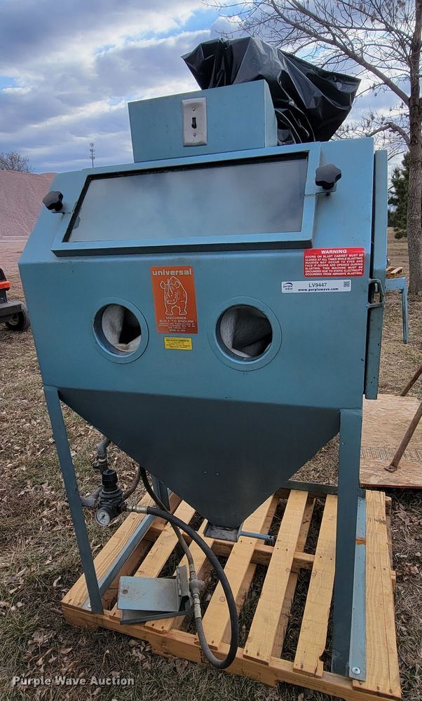 image for item LV9447 Universal  sandblasting cabinet