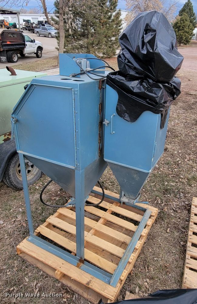 image for item LV9447 Universal  sandblasting cabinet