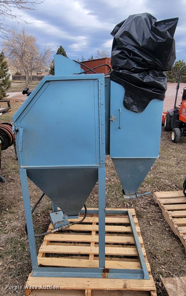 image for item LV9447 Universal  sandblasting cabinet