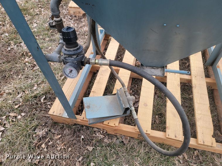 image for item LV9447 Universal  sandblasting cabinet