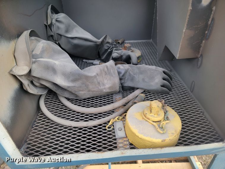 image for item LV9447 Universal  sandblasting cabinet