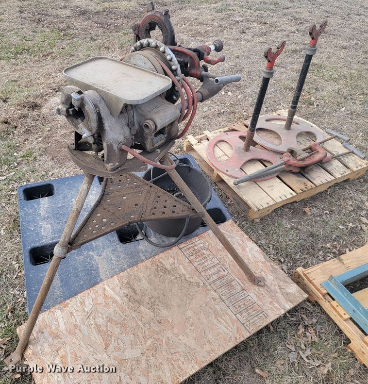 image for item LV9448 Ridgid 300  pipe threader